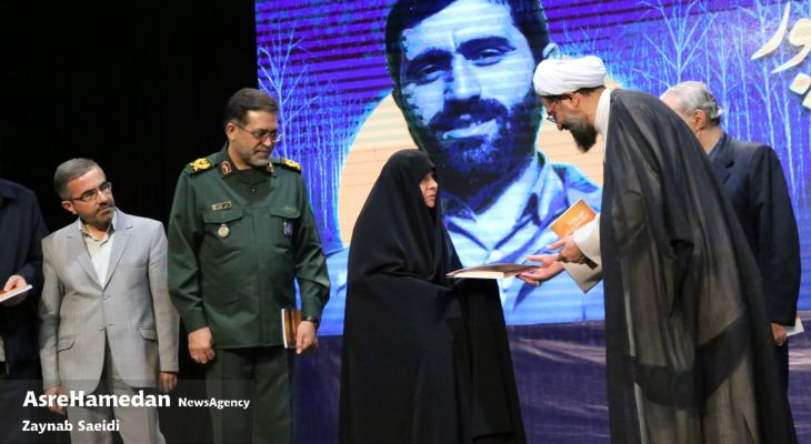 کتاب «می‌روم تا مجنون بمانم» رونمایی شد