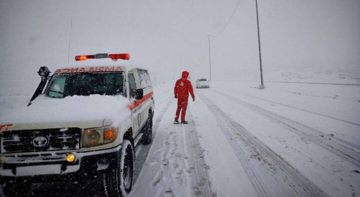 امدادرسانی به هزار مسافر در برف همدان