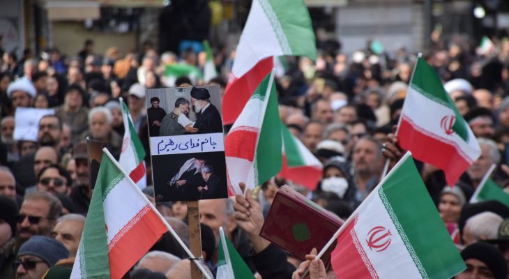 پشتیبان کشور و رهبر هستم