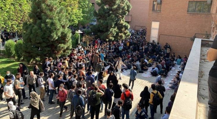 حماسه دانشجویان انقلابی در سنگر دانشگاه