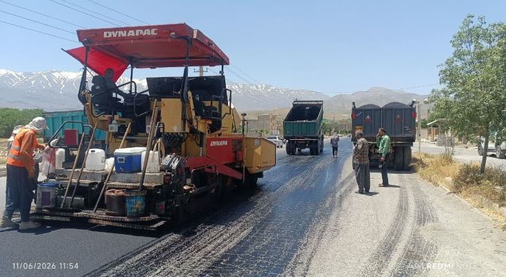نهضت بهسازی راه‌های نهاوند ادامه دارد