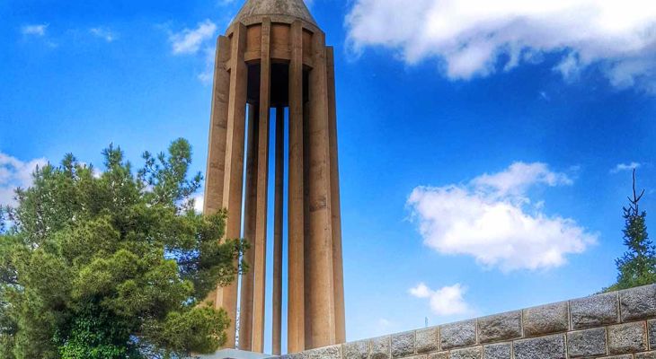 روز همدان، بازآفرینی هویت در دو روایت