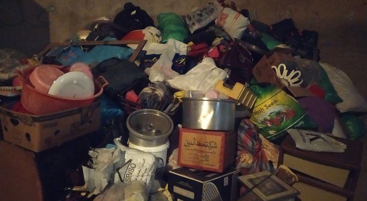 شب‌نشینی اجباری مادر و پسر کنار پیاده‌رو